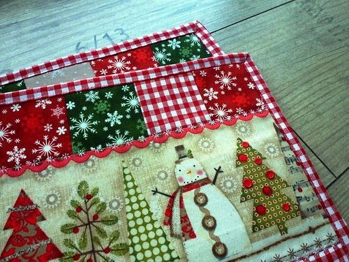 Sada vánočního prostírání Holiday Stitches - 2ks — foto 1