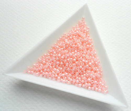TOHO 11/0 Ceylon Innocent Pink 10 g — foto 1