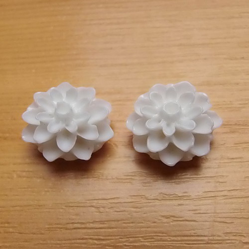 Resinový kabošon - 15 x 4 mm