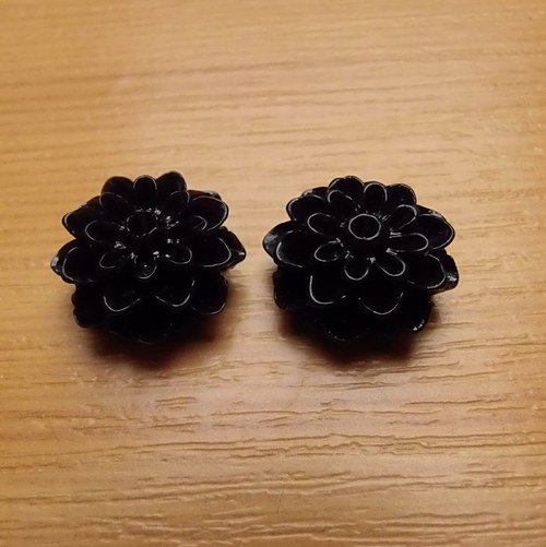 Resinový kabošon - 15 x 4 mm