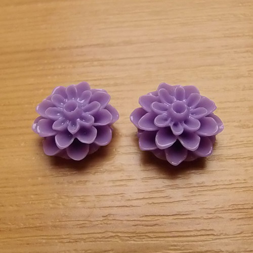 Resinový kabošon - 15 x 4 mm