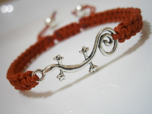 Náramek s ještěrkou (macramé) — foto 1