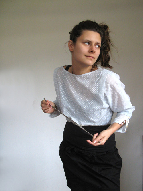 Krátká srdcová halenka — foto 1