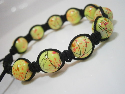 Žlutý náramek (macramé/shamballa) — foto 1