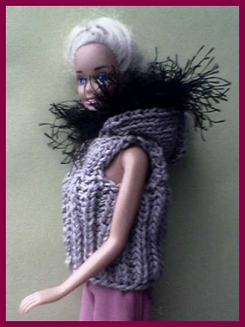 Béžová vesta s kapucí pro Barbie — foto 1