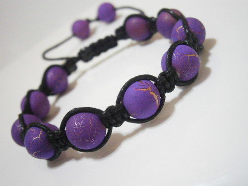 Fialový náramek (macramé/shamballa) — foto 1