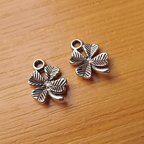 Čtyřlístek - starostříbro - 15mm x 11mm - 2 kusy