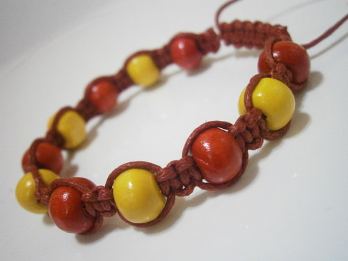 Dětský náramek (macramé) — foto 1