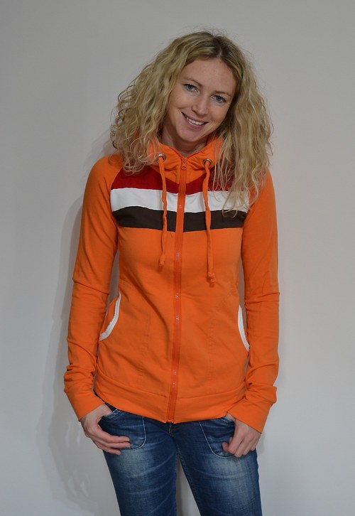 Oranžová mikina — foto 1