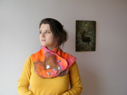Planoucí srdce - plstěný šál — foto 1