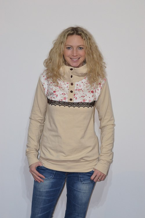 Béžová mikina s kapucou — foto 1