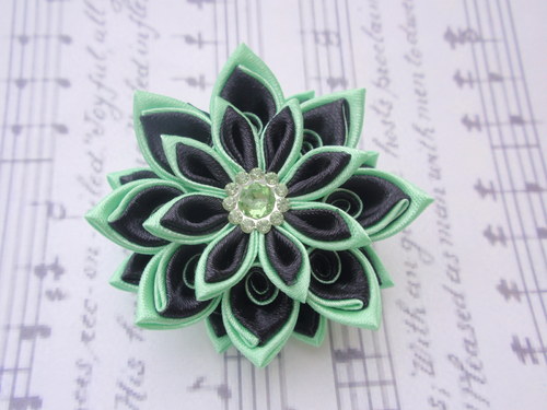 Brož Lime and black — foto 1