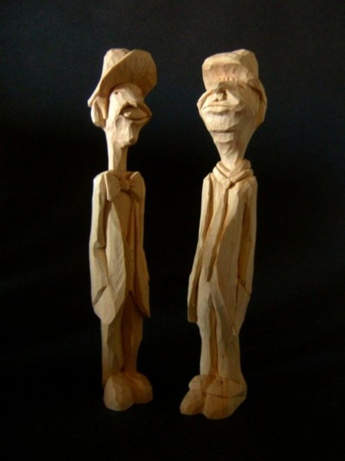 Laurel a Hardy, Vyřezávaná soška do dřeva