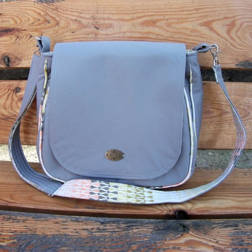 Šedá velká crossbody — foto 1