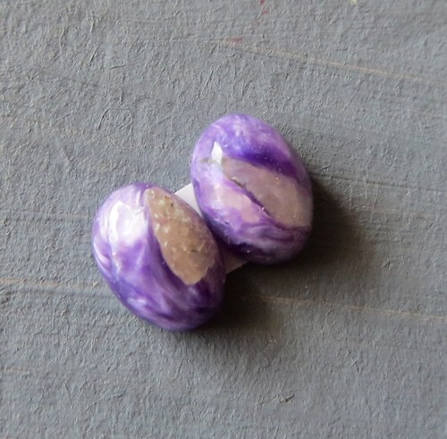 Čaroit - mini kabošony (5x7mm) pár č.4 — foto 1