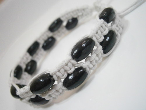Dvojitý náramek bílo-černý (macramé)
