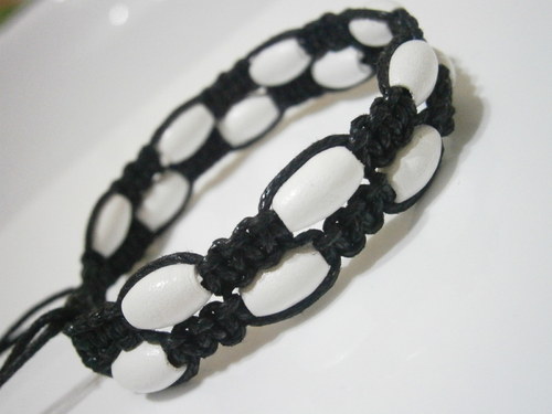 Dvojitý náramek černo-bílý (macramé) — foto 1
