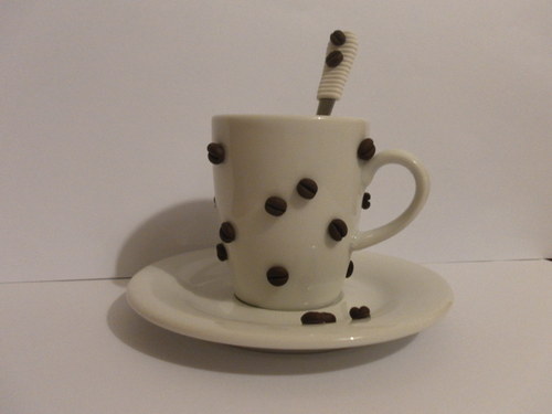 Kávový porcelánový šálek s podšálkem a lžičkou