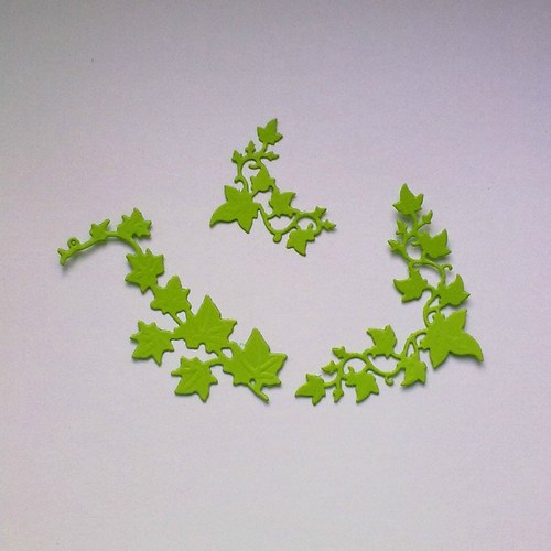 Výsek - Rohový ornament s břečťanem