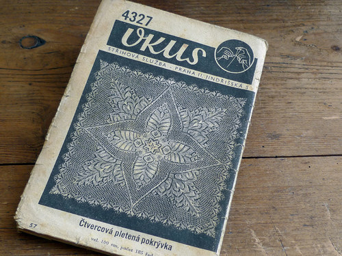VKUS 4327 ... pletená pokrývka — foto 1