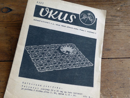 VKUS ... 2327 ... háčkovaná dečka — foto 1
