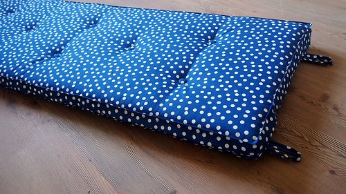 Zakázka-Futon modrý s bílím puntíkem
