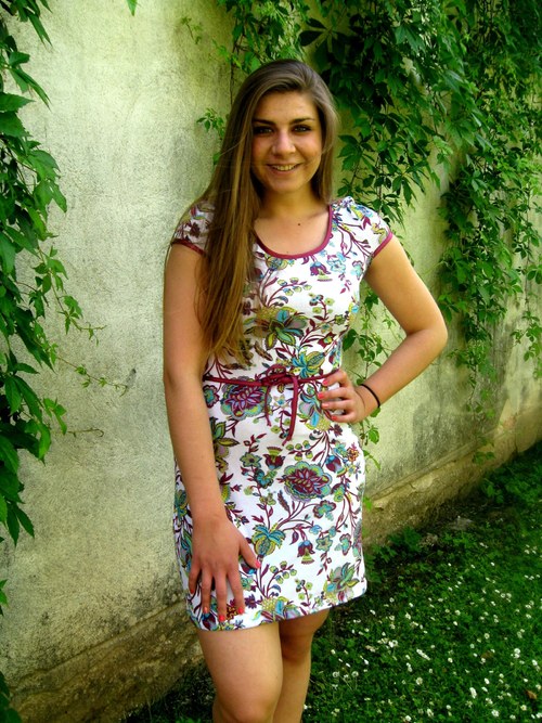 ŠATY - Květy na bílé — foto 1
