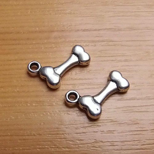 Kost -starostříbro -17 x 11 mm