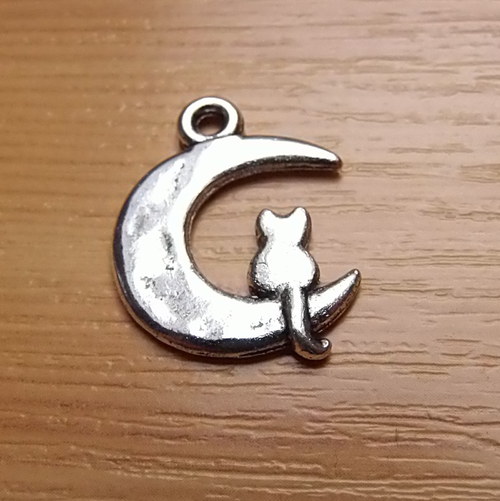 Kočka na měsíci - starostříbro - 23mm x 18mm