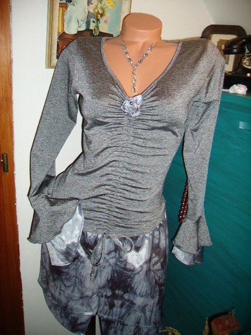 Stříbrošedý top — foto 1