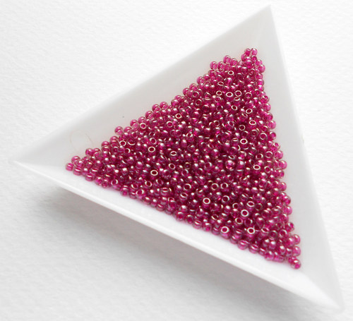 TOHO 11/0 Ins.-Col. Lt Amethyst/Fuscia Lined 10 g — foto 1