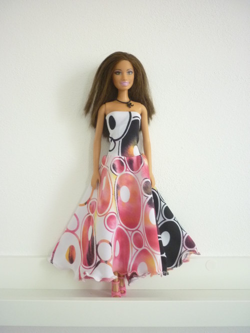 Šaty na panenku Barbie — foto 1