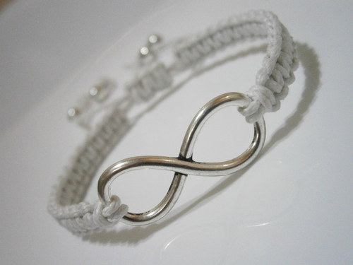 Infinity náramek bílý (macramé) — foto 1