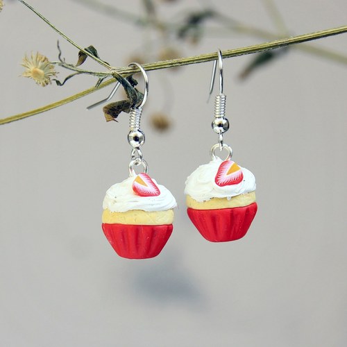 Muffiny s jahodami a šlehačkou