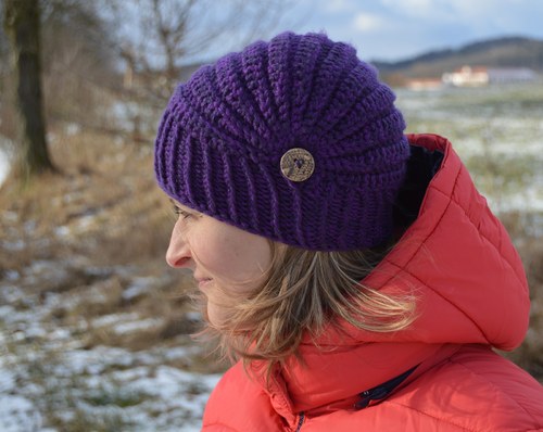 Fialová eliotka s knoflíkem — foto 1