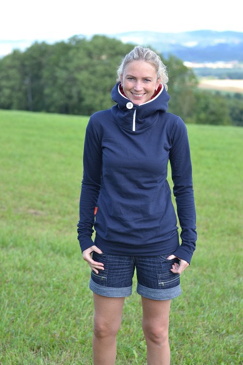 Mikina s knoflíkem — foto 1