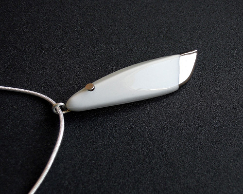 Silvery white — foto 1