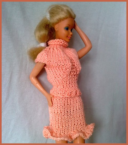 Lososový kostýmek pro Barbie — foto 1