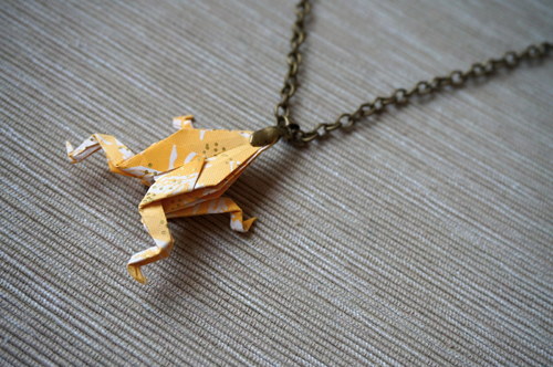 Origami žabka na krk — foto 1