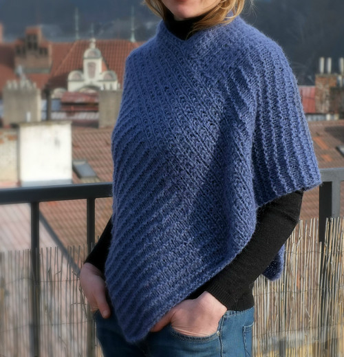 Nadýchané pončo modré — foto 1