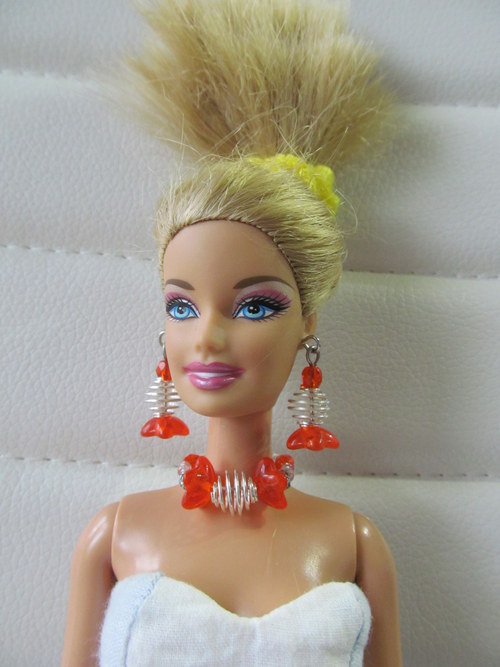 Oranžový náhedelník nejen pro Barbie