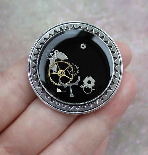 Black brooch — foto 1