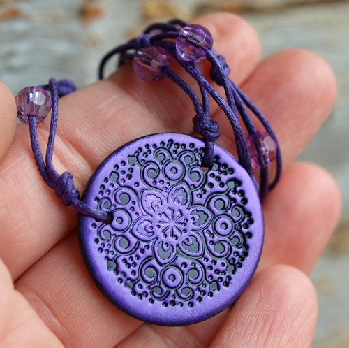 Náhrdelník - fialový ornament — foto 1