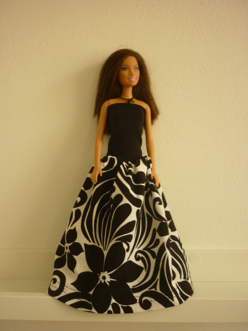 Šaty na panenku Barbie — foto 1