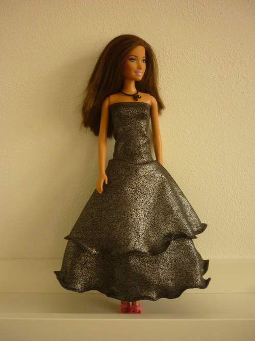 Šaty na panenku Barbie — foto 1