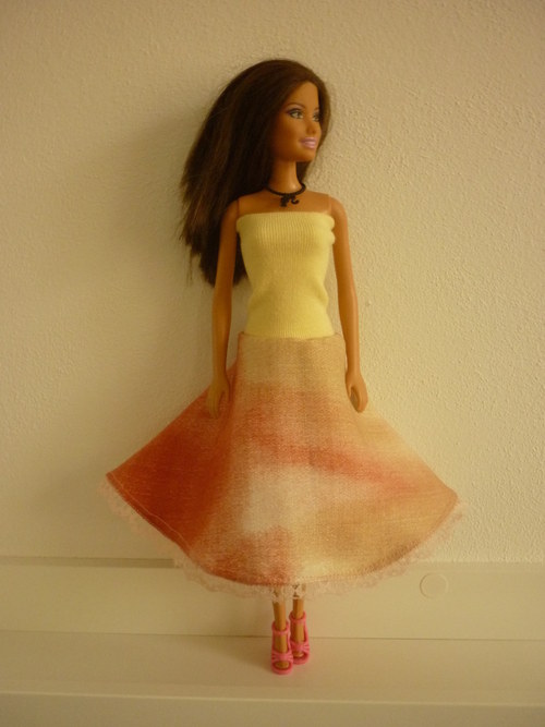 Šaty na panenku Barbie — foto 1