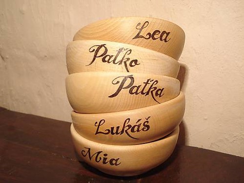Drevená miska s menom - svetlá