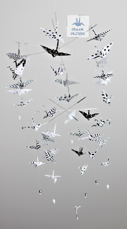 Černobílý origami orizuru dětský kolotoč — foto 1