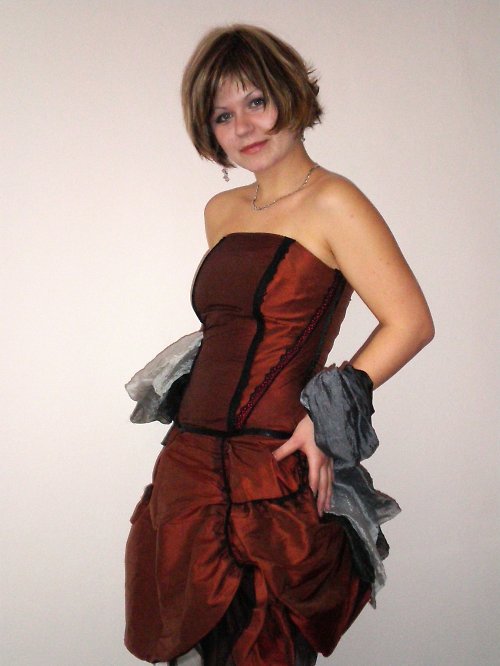 Extravagantní šaty — foto 1