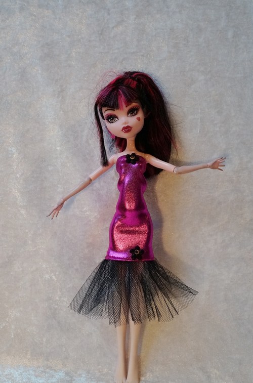 Draculaura jde na jarní párty — foto 1